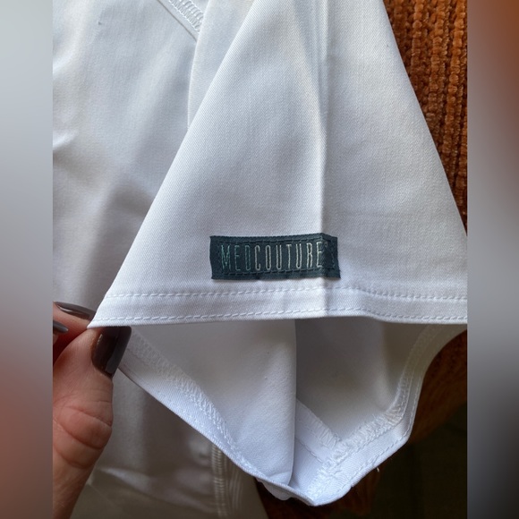 Women's Kerri V-Neck Shirttail Solid Scrub Top - Picture 4 of 6